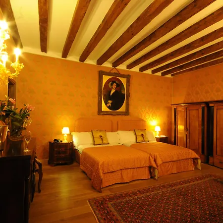 Relais Alberti فندق 4*